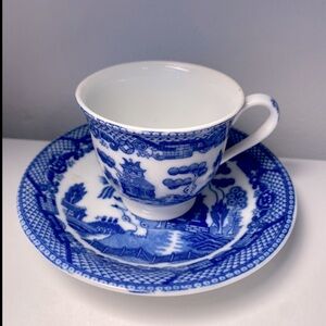 Vintage Blue Willow White and Blue Tea Cup and Saucers